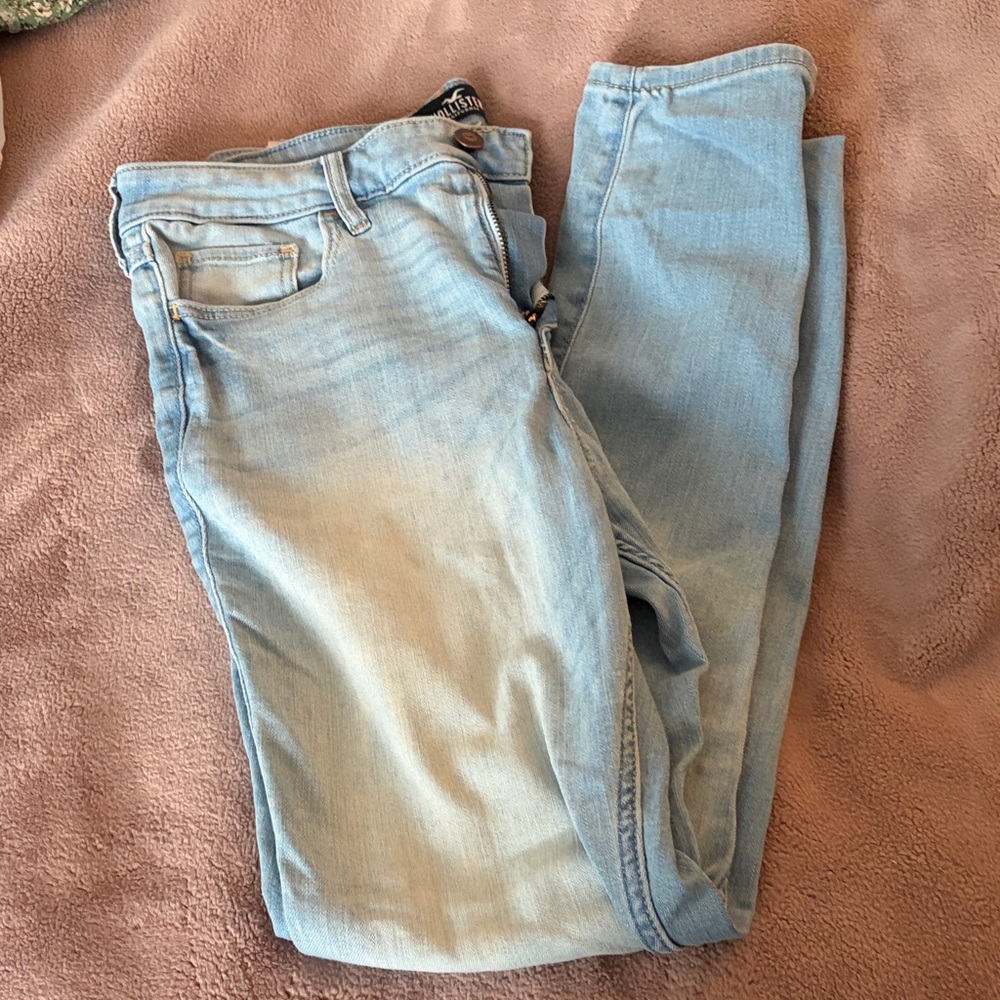 Hollister Light Wash High-Rise Jeans